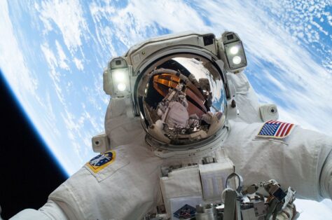 Els astronautes no poden eructar a l’espai